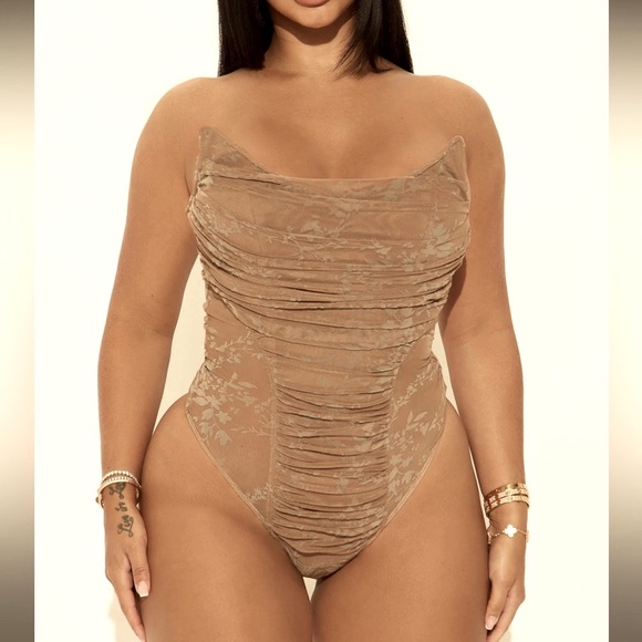 Fashion Nova Tops - Sarina Taupe Elegant Strapless Bodysuit NEW 🏷️